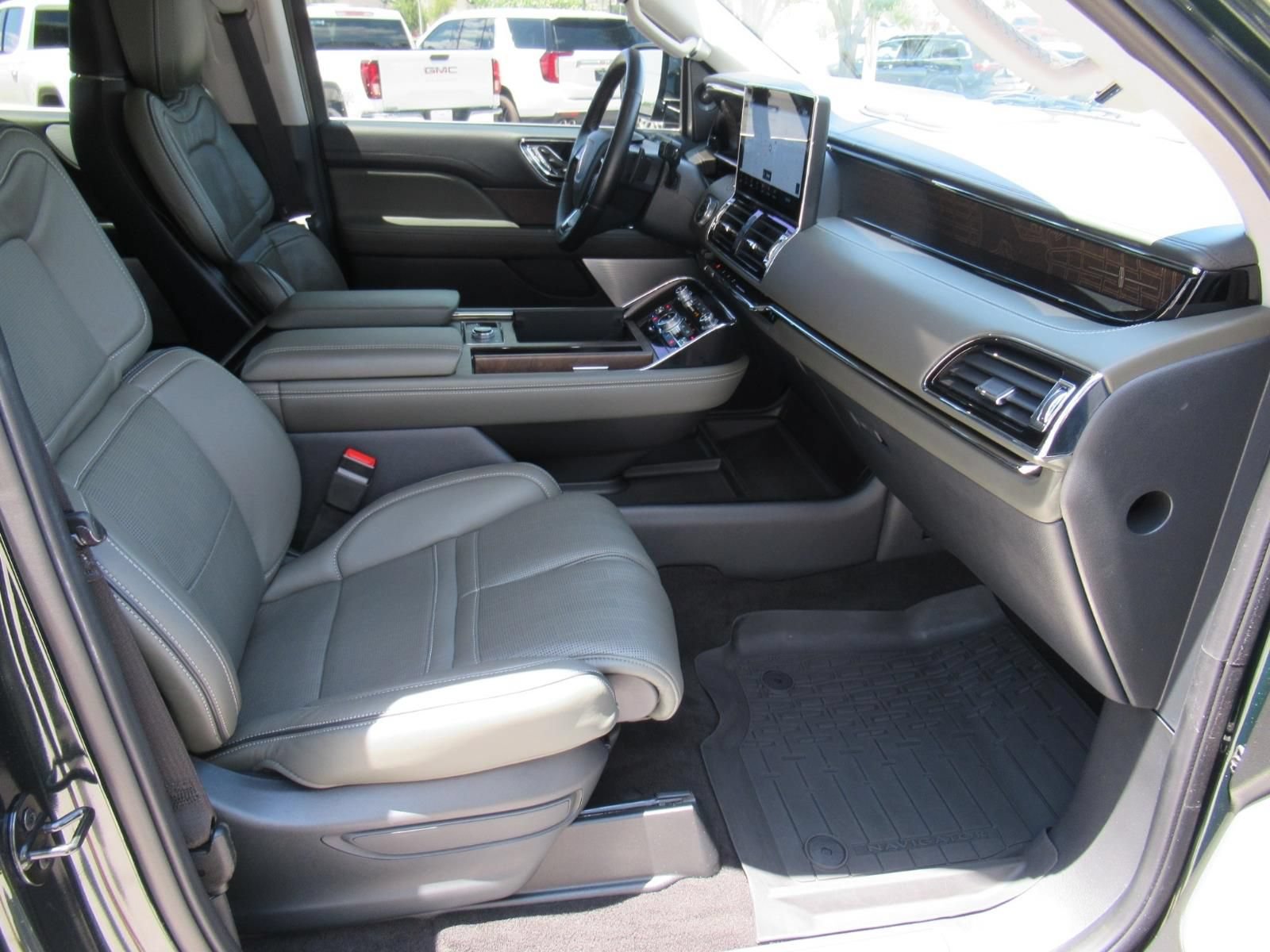 Used 2023 Lincoln Navigator L Black Label AWD/4WD image 11