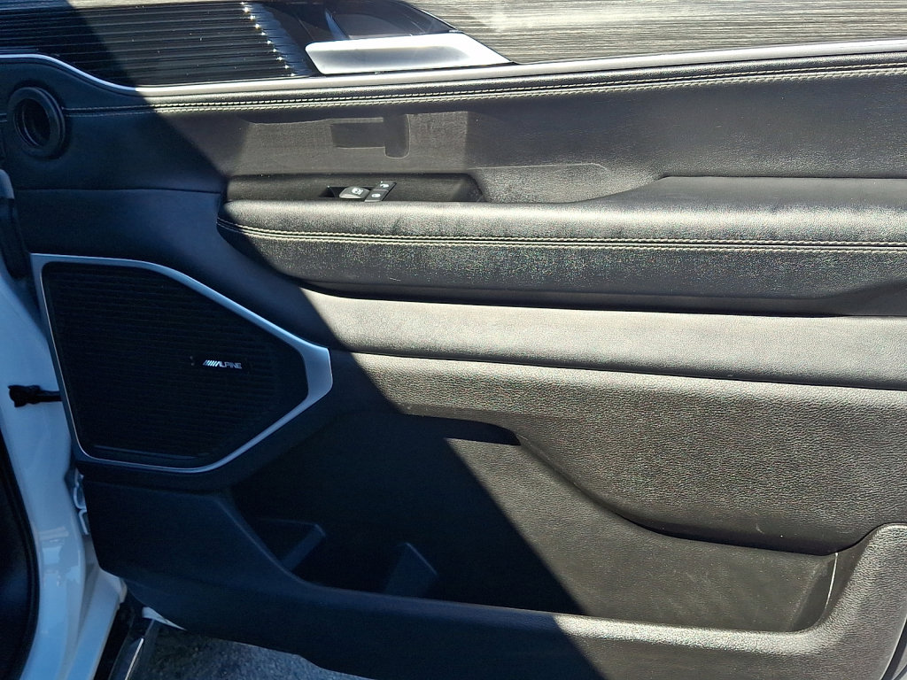 Used 2024 Jeep Wagoneer L Series III w/ Flexible Seating Group image 10