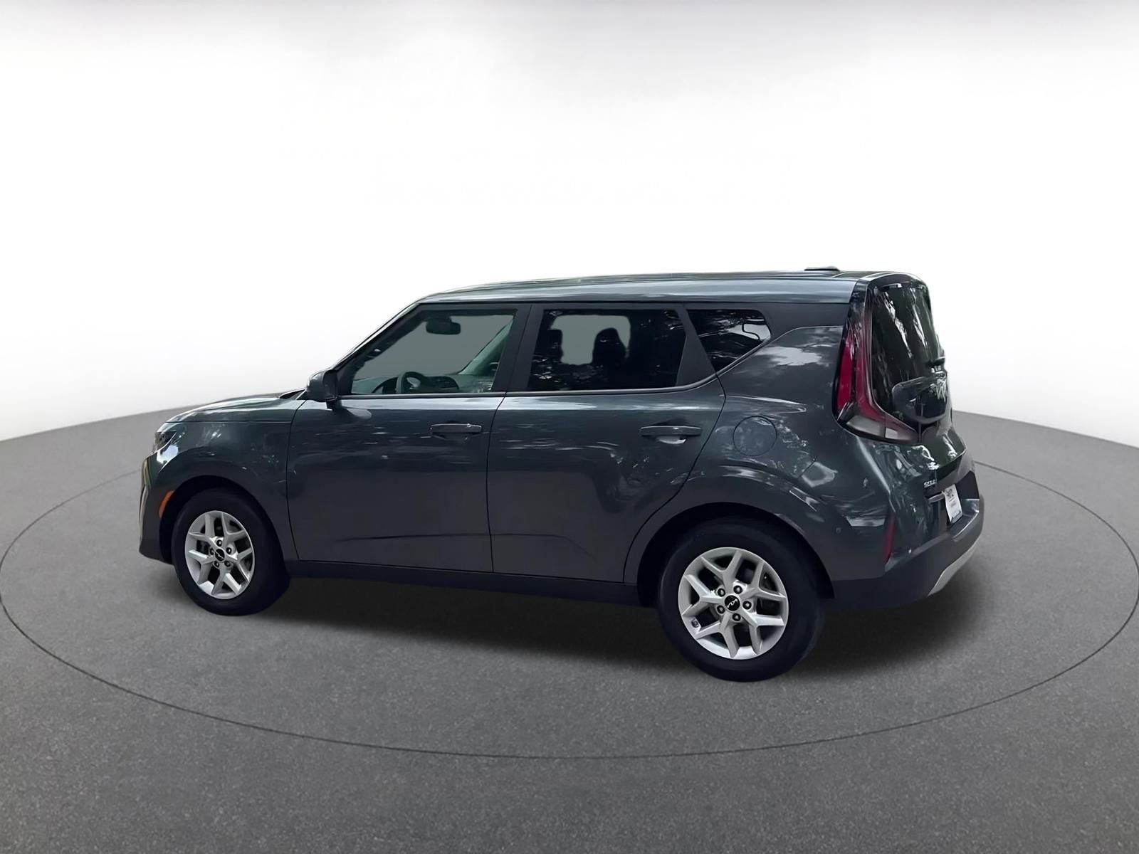 Used 2025 Kia Soul LX w/ LX Technology Package FWD image 12