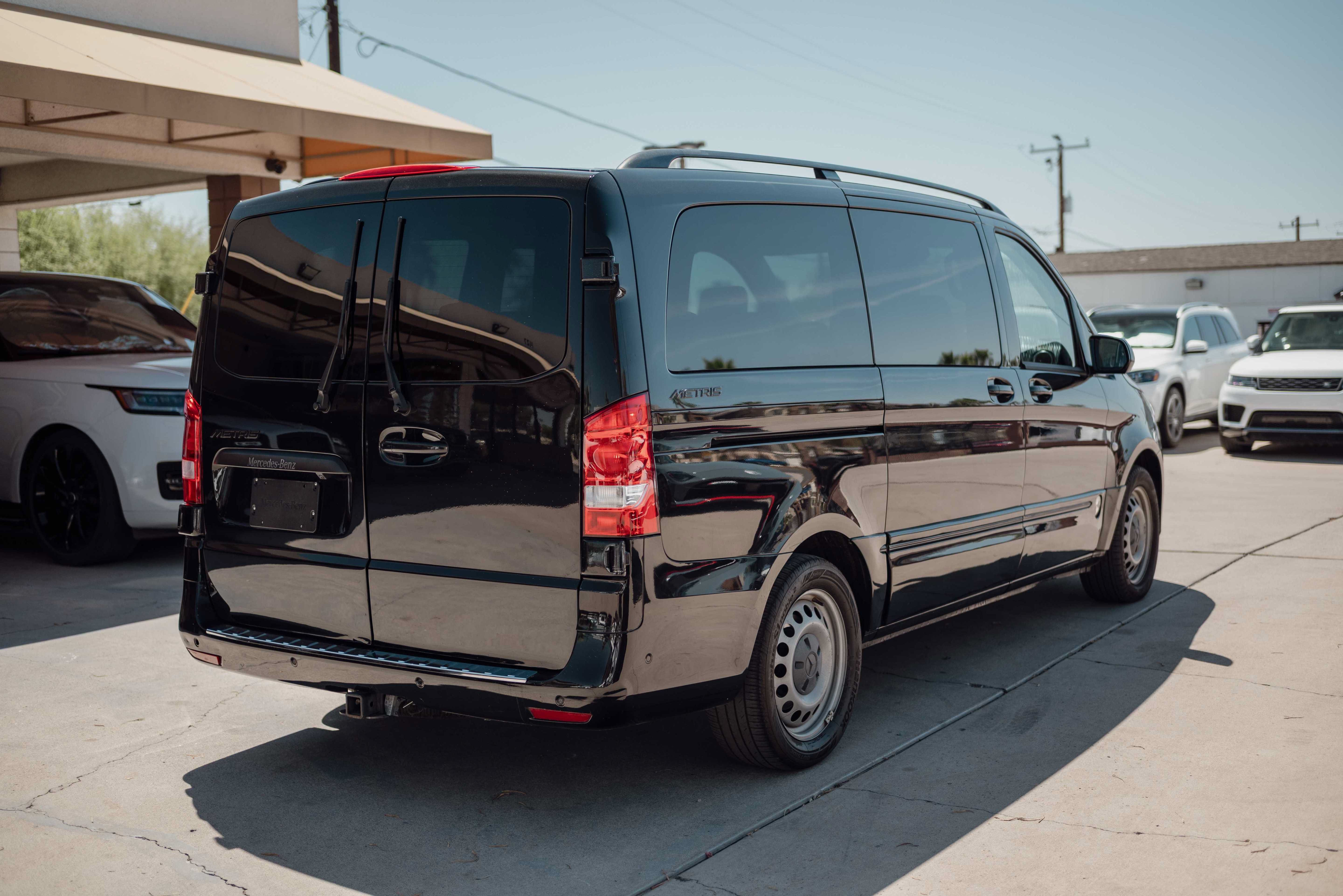 Used 2017 Mercedes-Benz Metris Passenger image 3
