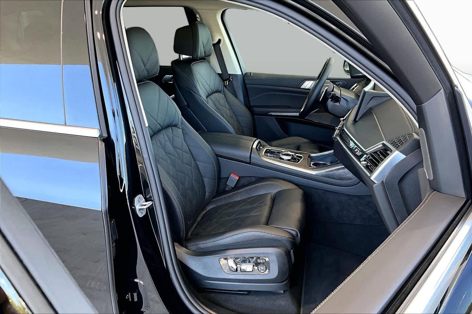Used 2027 BMW X7 xDrive40i AWD/4WD image 8