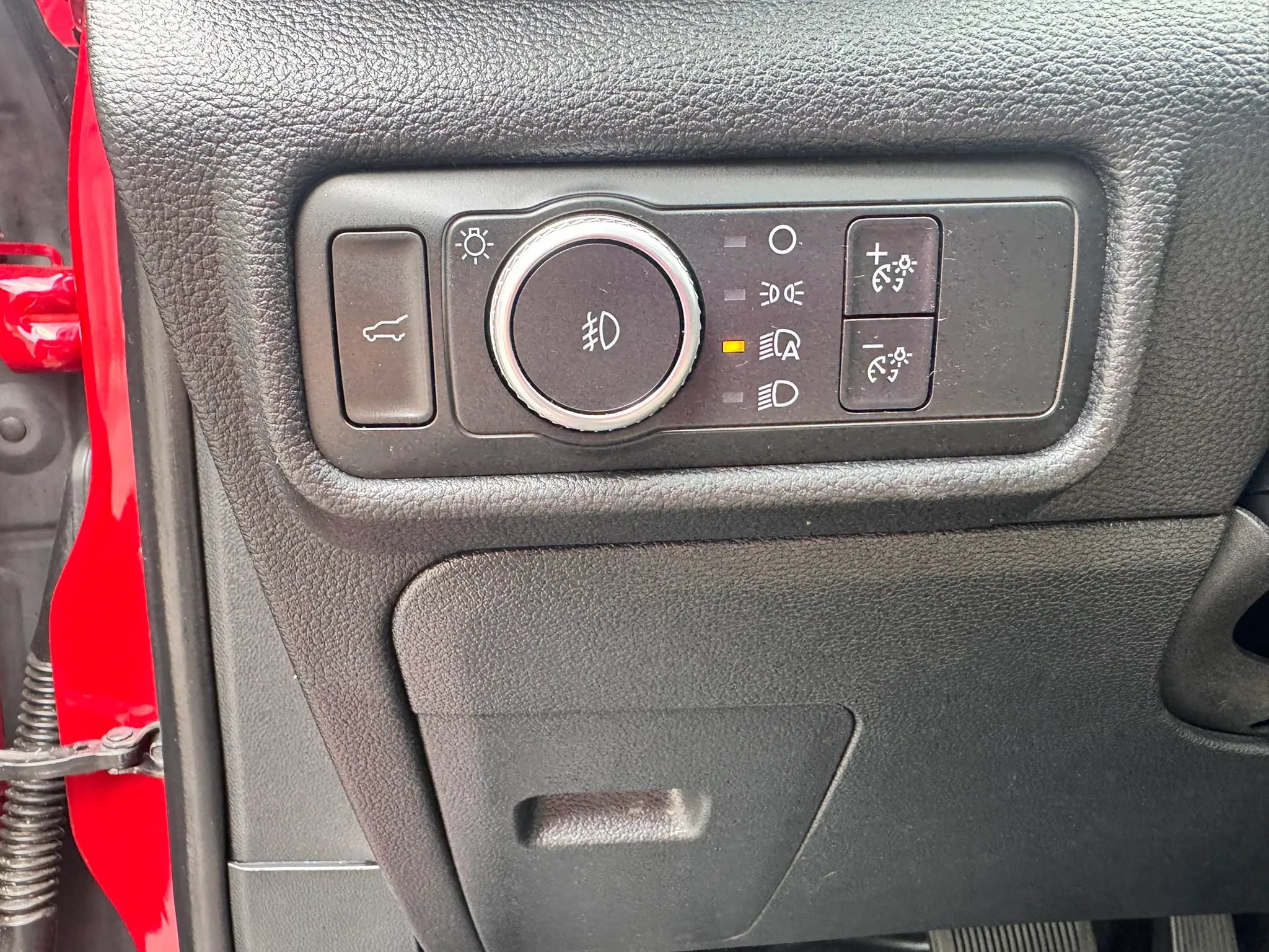 Used 2020 Ford Explorer XLT w/ Equipment Group 202A RWD image 11