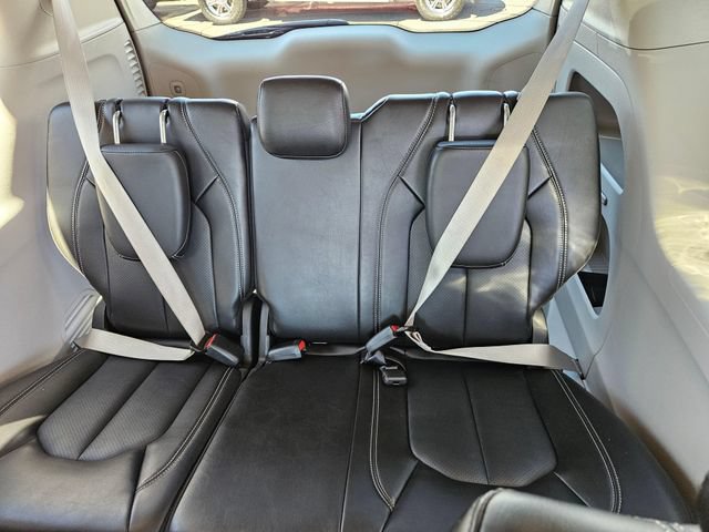 Used 2024 Chrysler Pacifica Touring-L FWD image 19