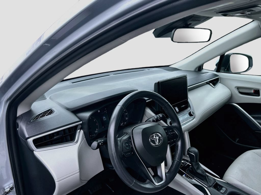 Used 2023 Toyota Corolla Cross LE FWD image 9