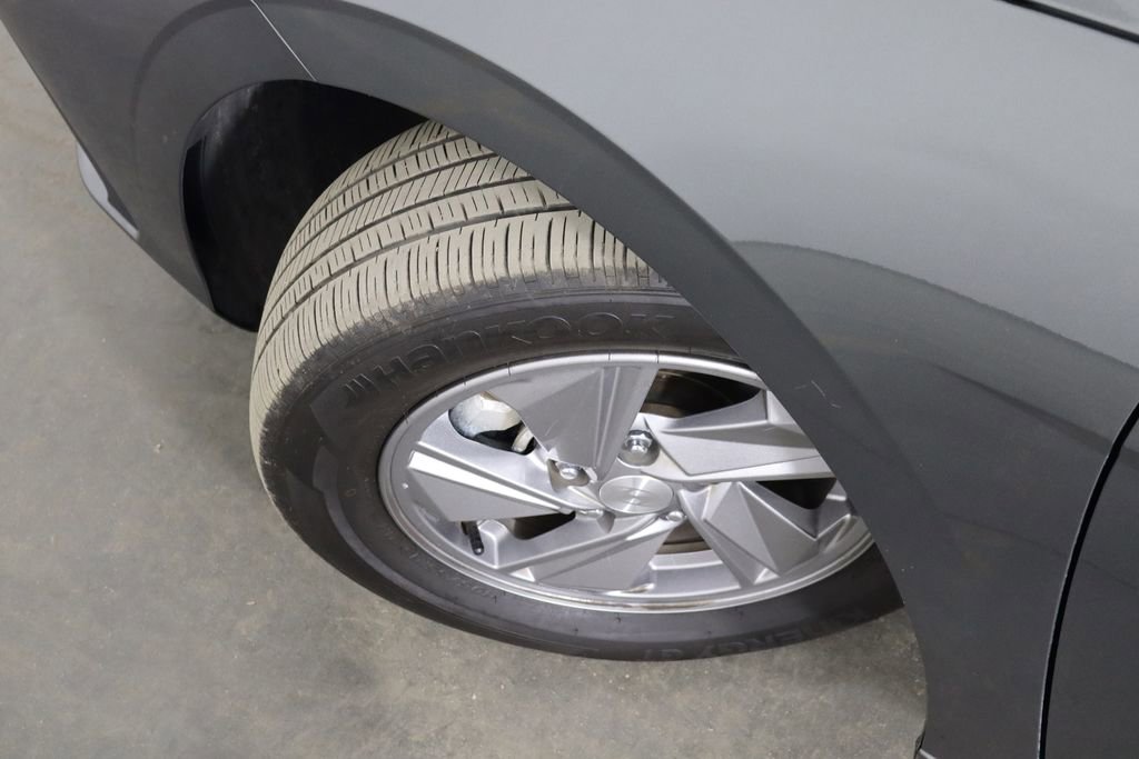 Used 2025 Hyundai Elantra SE FWD image 37