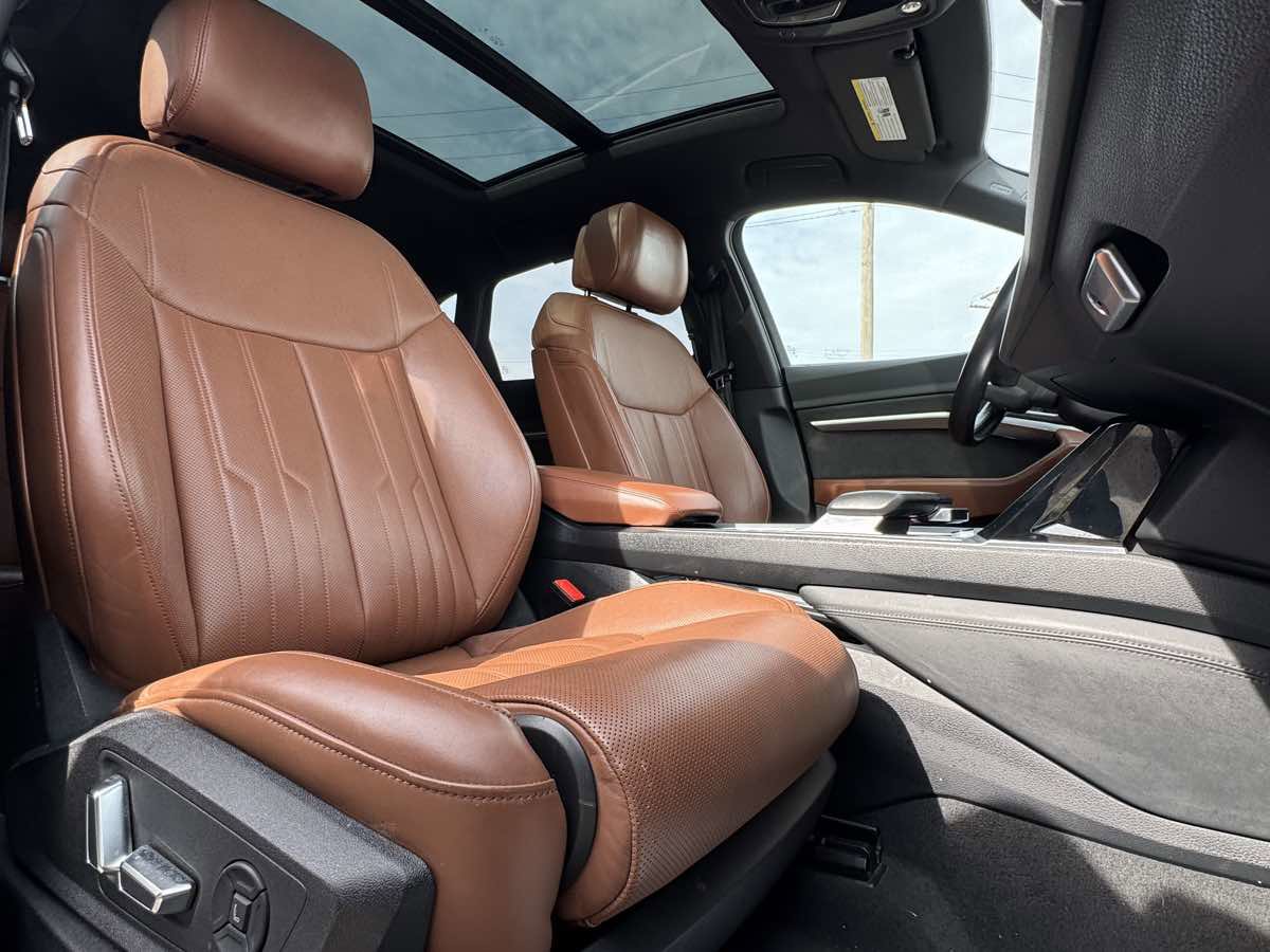 Used 2019 Audi e-tron Prestige w/ Prestige Package image 31