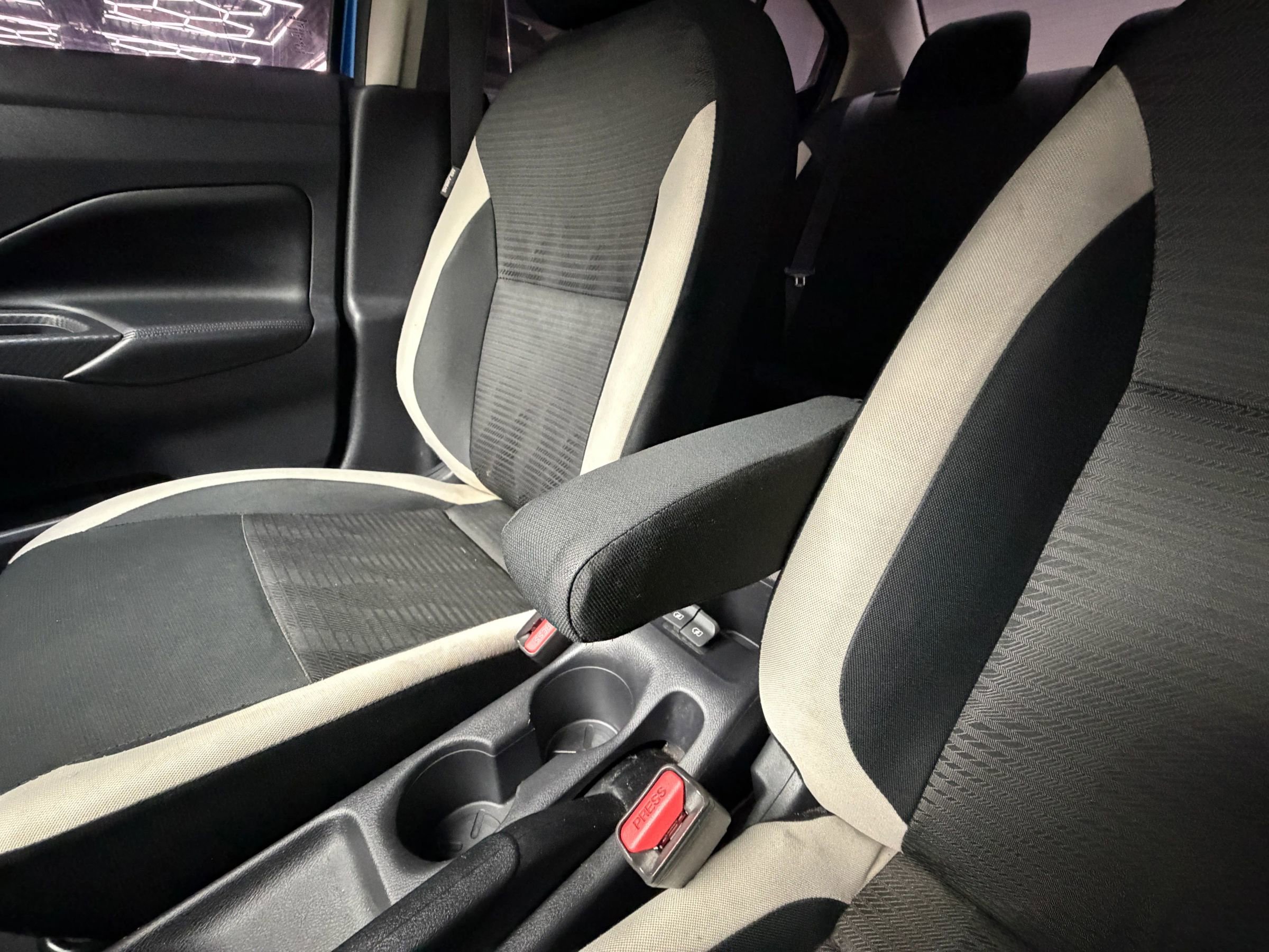 Used 2020 Nissan Versa SV image 39