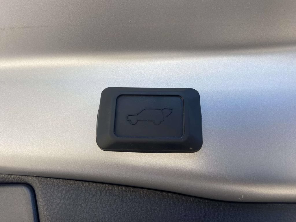 Used 2025 Toyota RAV4 Limited FWD image 10