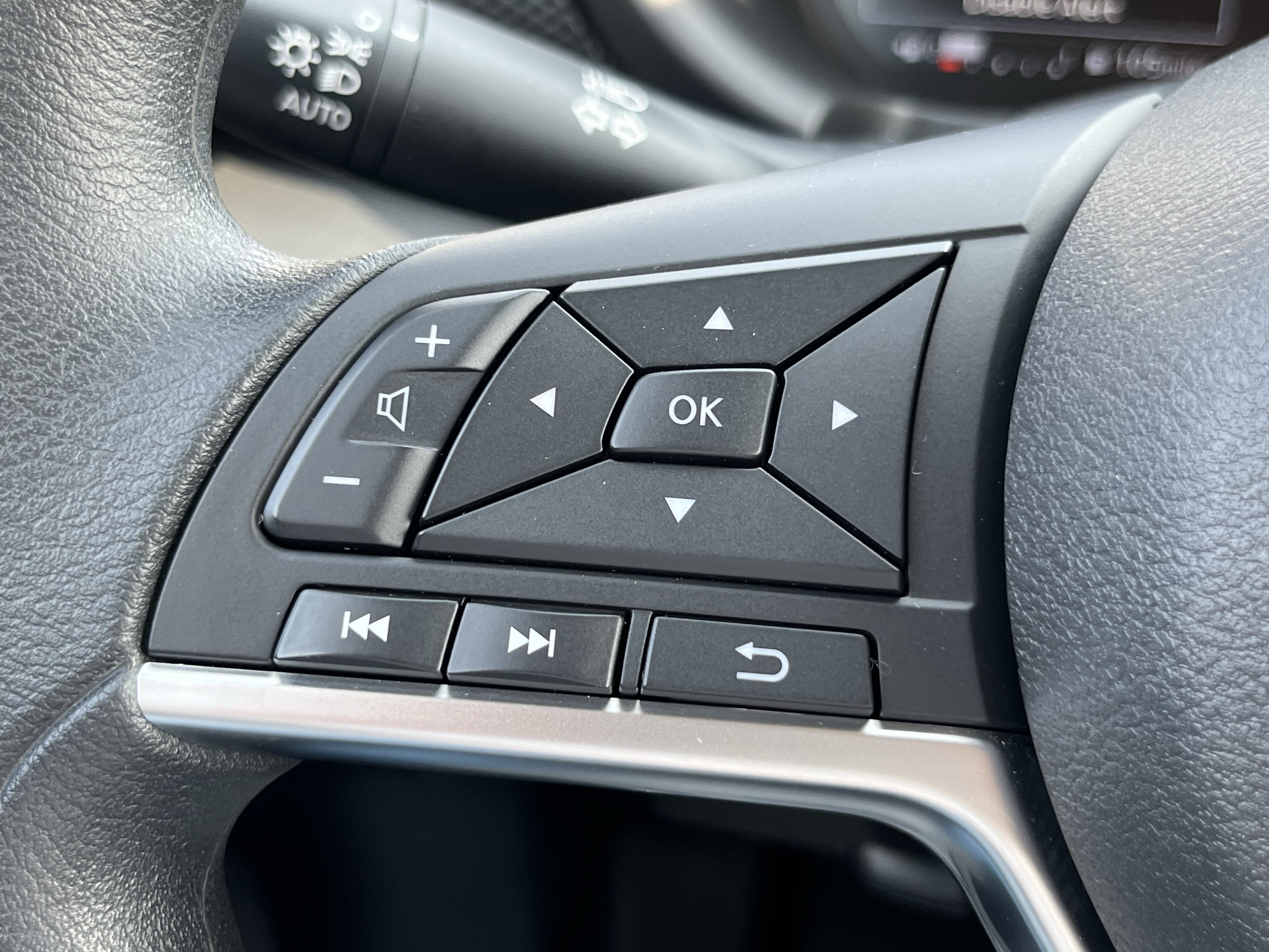 Used 2024 Nissan Kicks SV FWD image 25