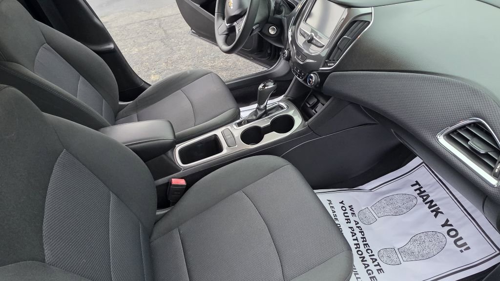 Used 2018 Chevrolet Cruze LT FWD image 13