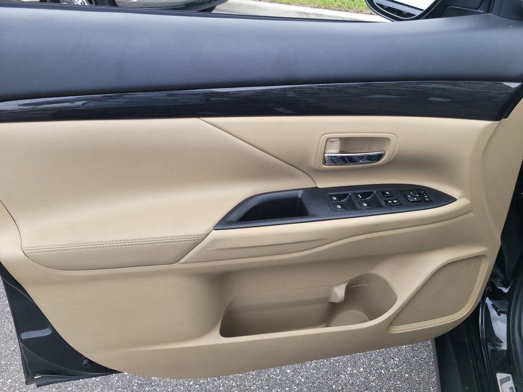 Used 2018 Mitsubishi Outlander GT AWD/4WD image 19