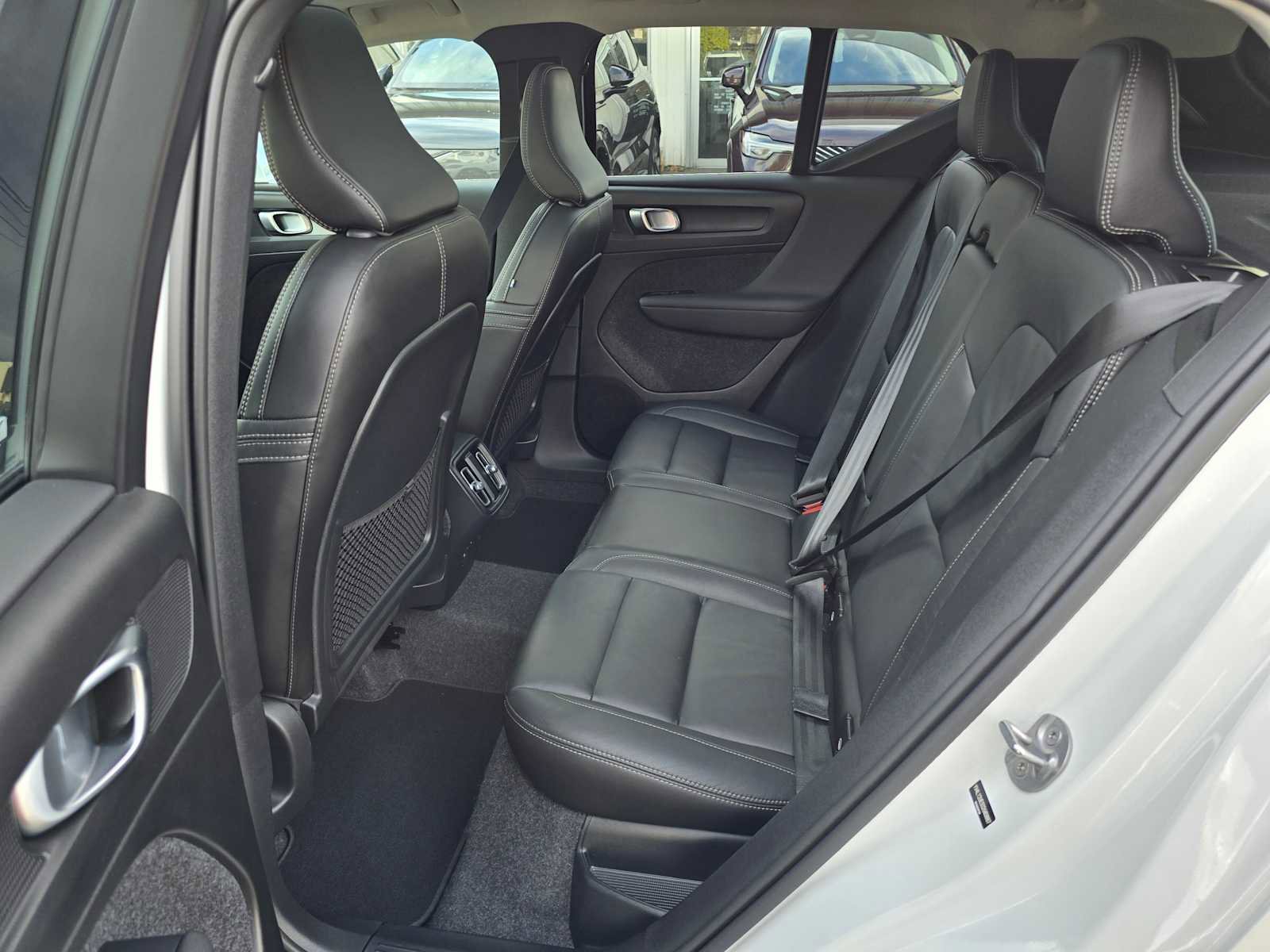 Certified 2025 Volvo XC40 B5 Plus image 16