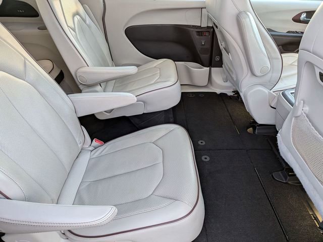 Used 2020 Chrysler Pacifica Limited image 36