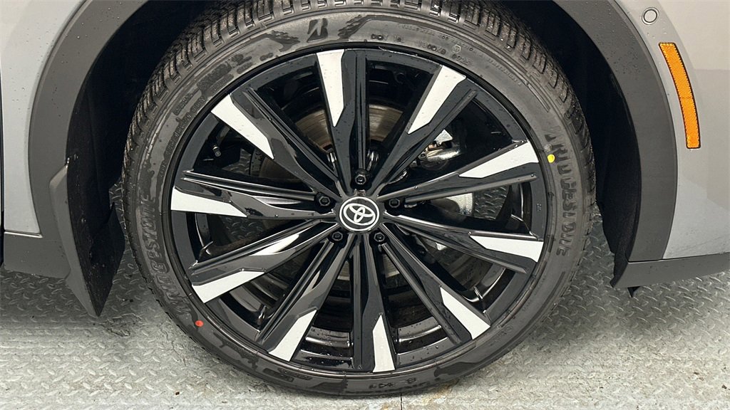 New 2025 Toyota Crown Platinum image 21