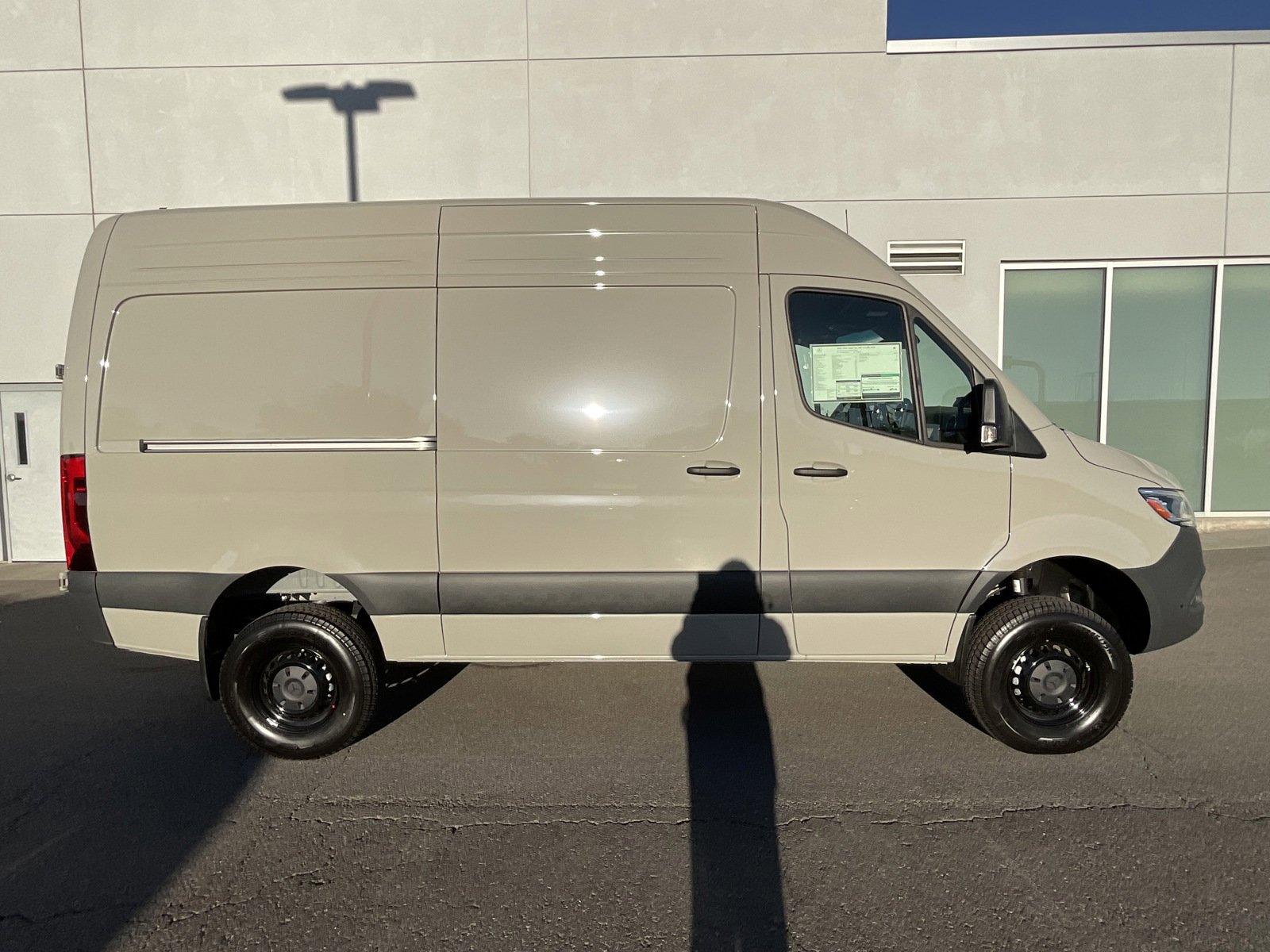 Used 2025 Mercedes-Benz Sprinter 2500 image 16