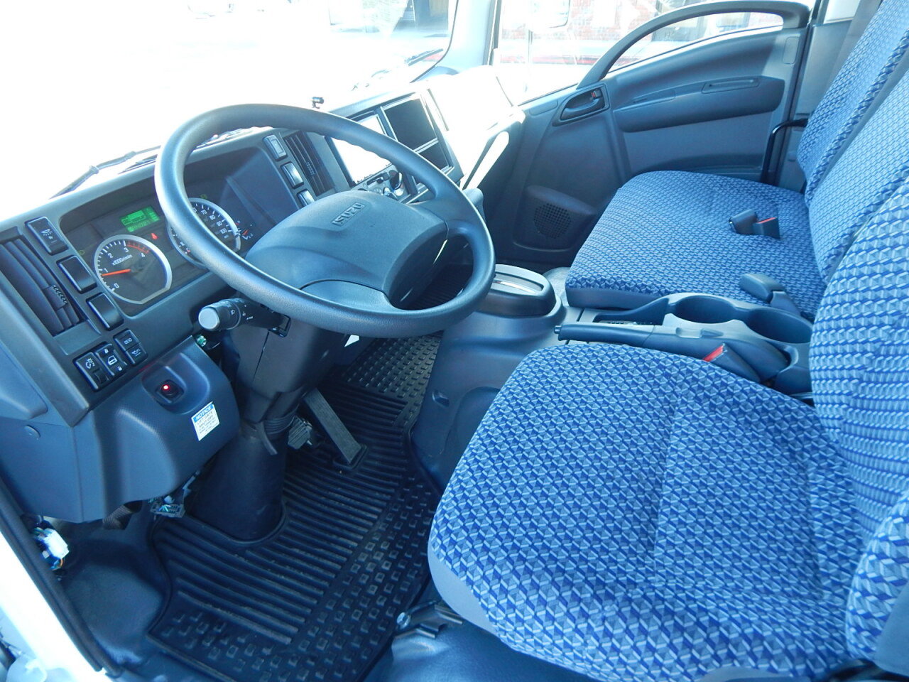 Used 2023 Isuzu NPR image 2