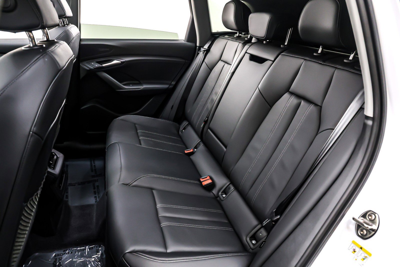 Used 2025 Audi Q6 e-tron Premium w/ Convenience Package image 9