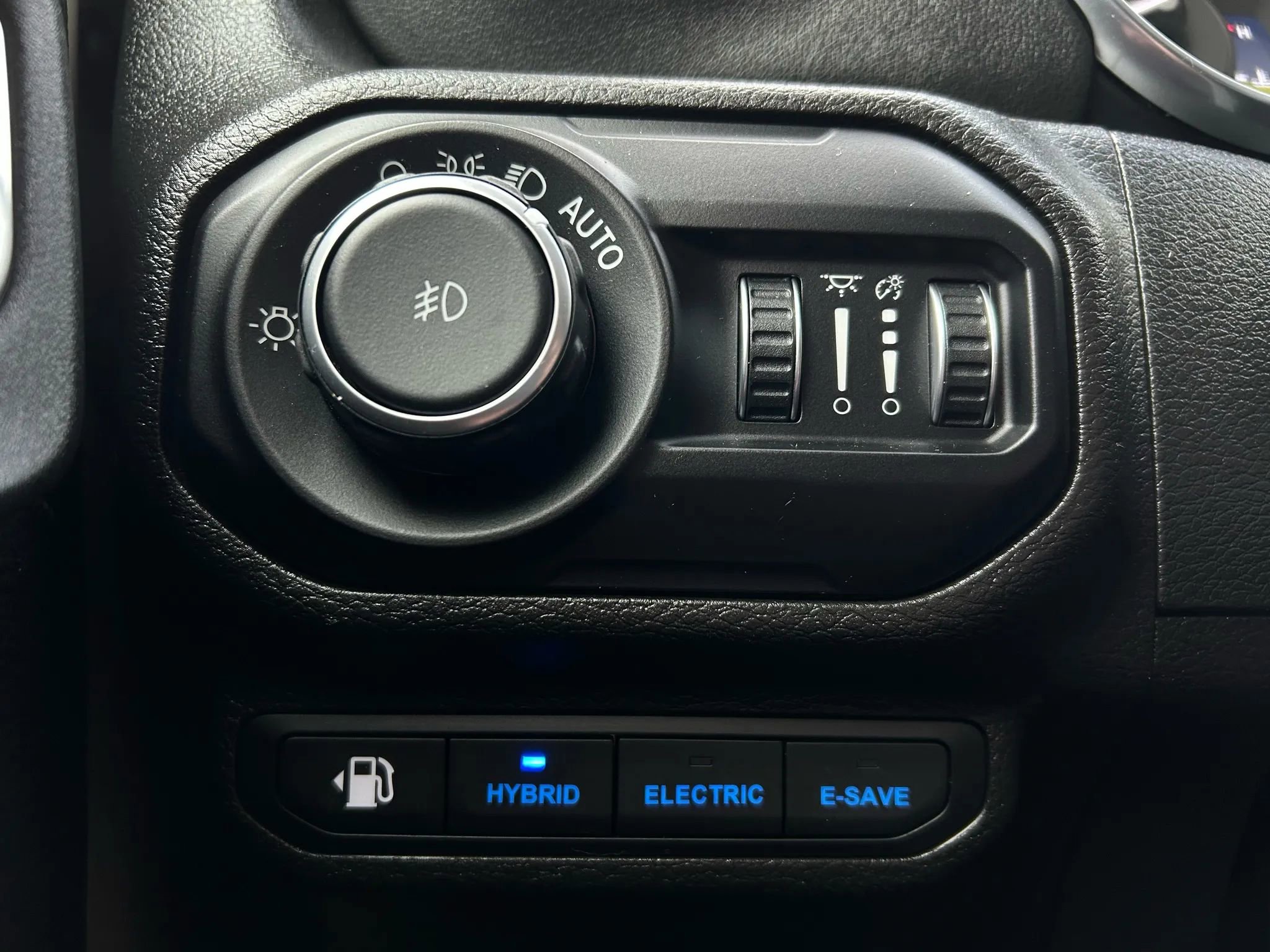 Used 2022 Jeep Wrangler Unlimited Sahara w/ Cold Weather Group image 11