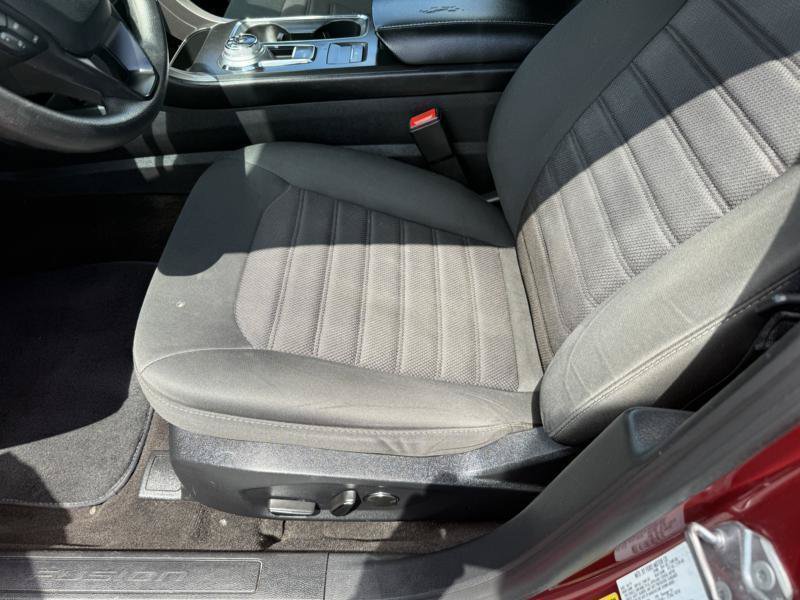 Used 2019 Ford Fusion SE FWD image 13