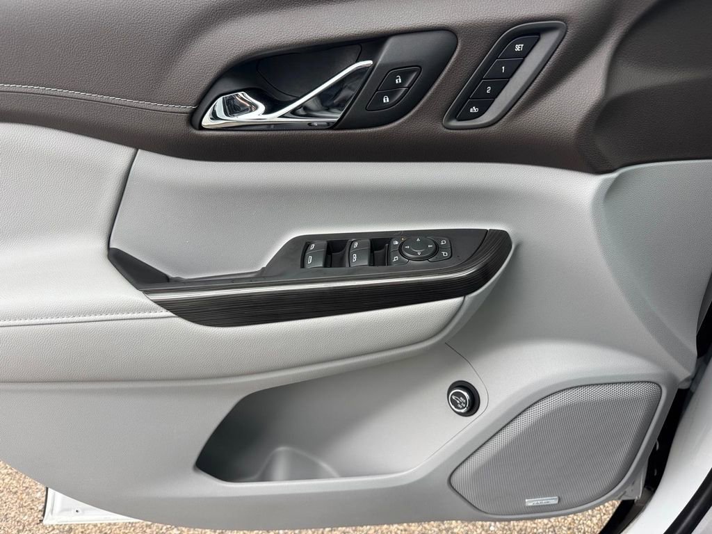 Used 2022 GMC Acadia SLT w/ Technology Package image 18