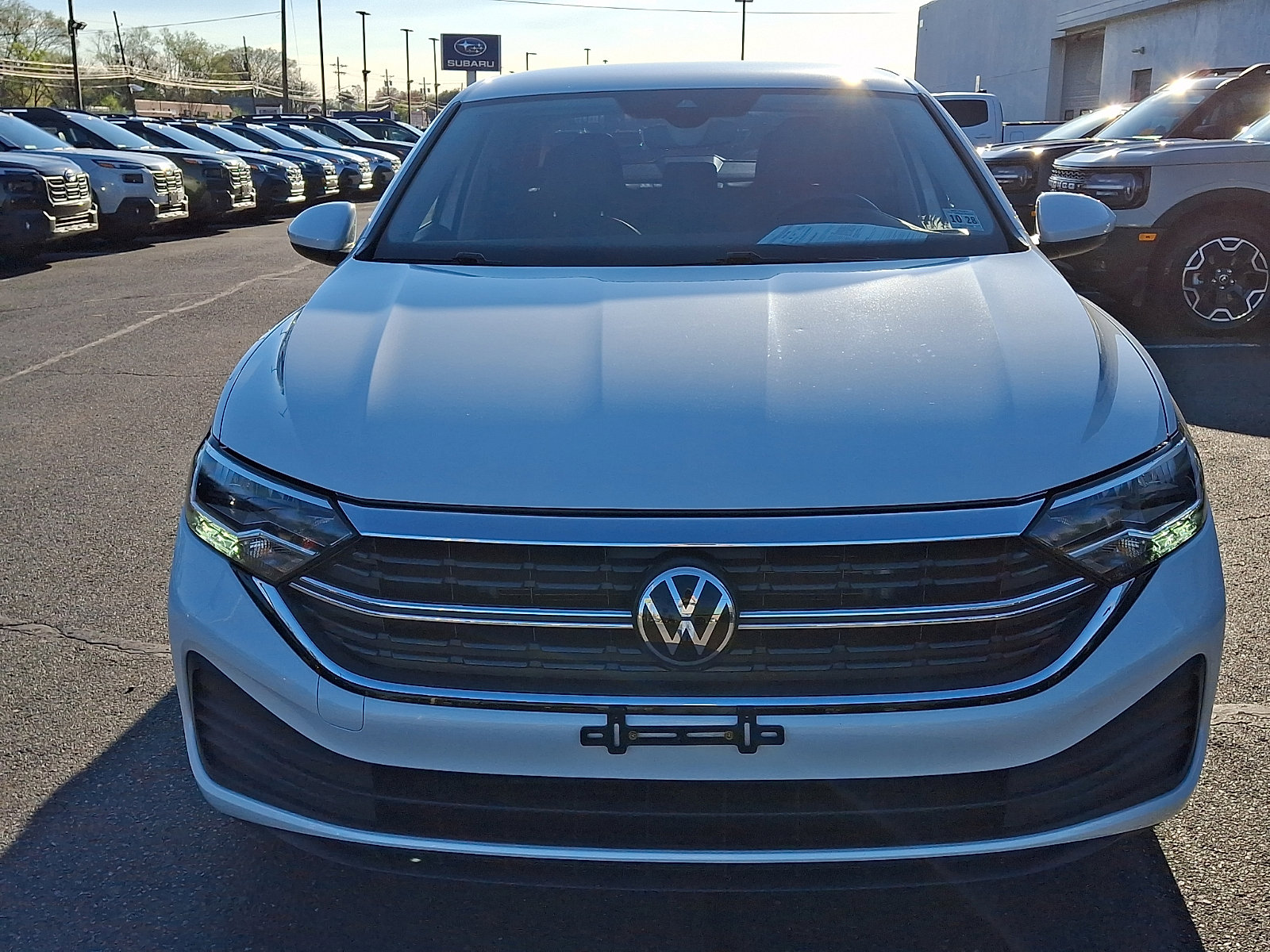 Used 2023 Volkswagen Jetta SE FWD image 2