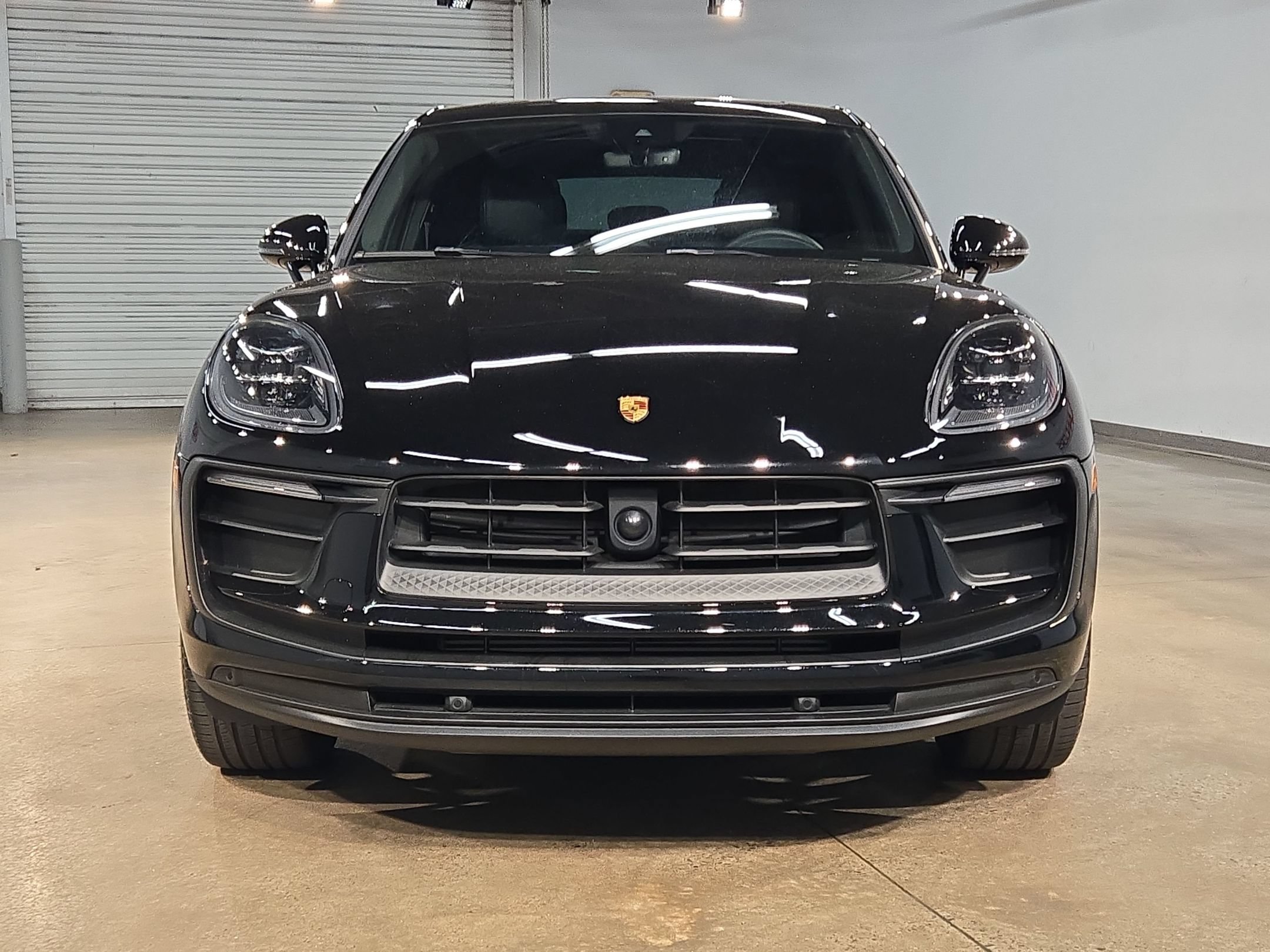 Used 2024 Porsche Macan AWD/4WD image 2