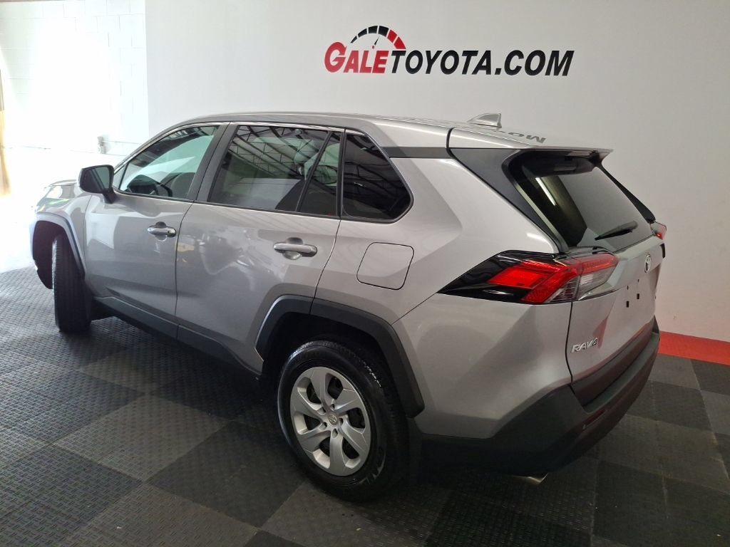 Used 2024 Toyota RAV4 LE AWD/4WD image 10