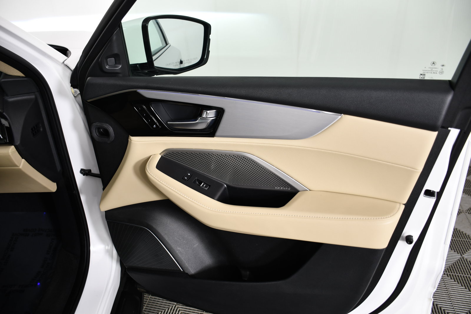 Certified 2024 Acura MDX SH-AWD w/ Technology Package image 40
