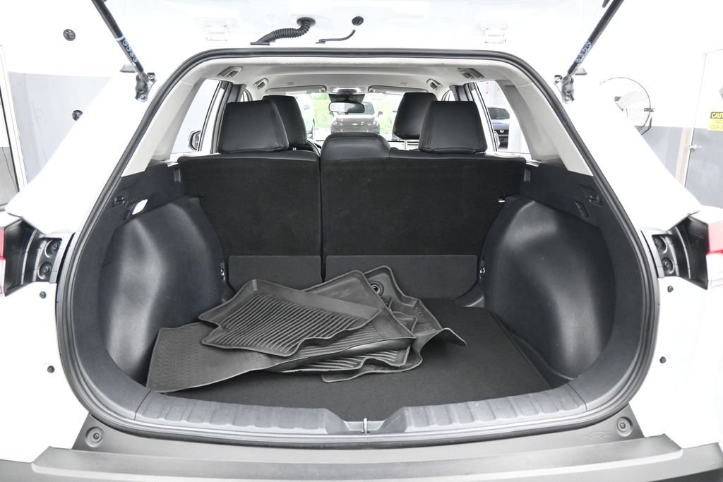 Used 2025 Toyota Corolla Cross LE FWD image 34