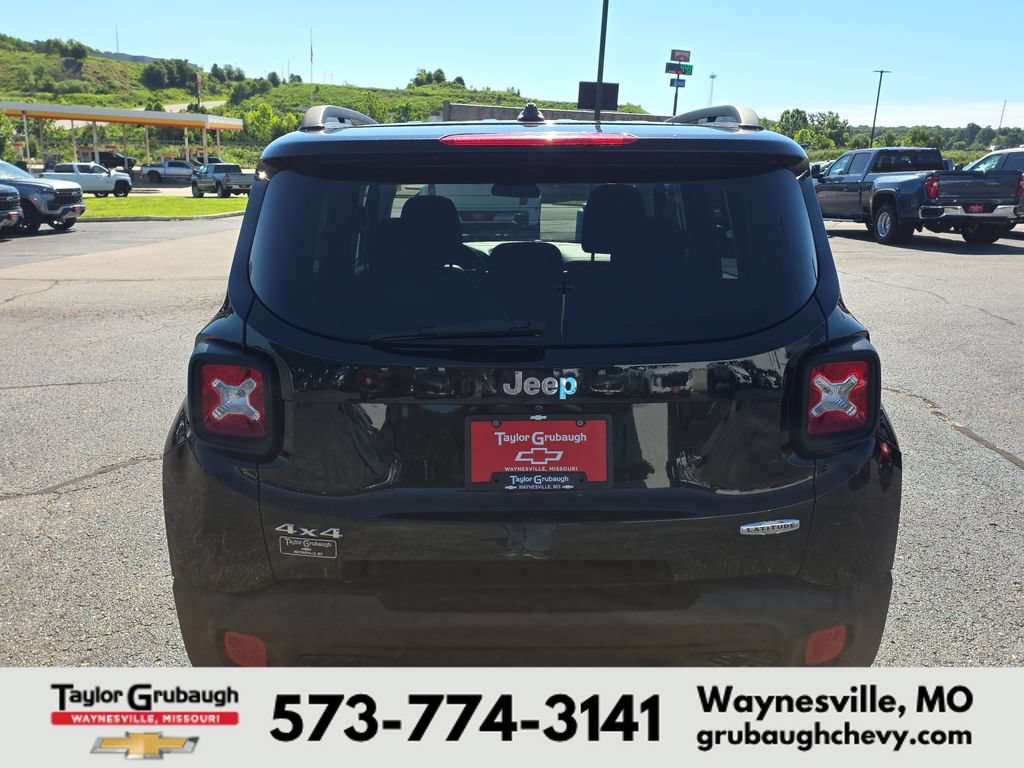 Used 2017 Jeep Renegade Latitude AWD/4WD image 7