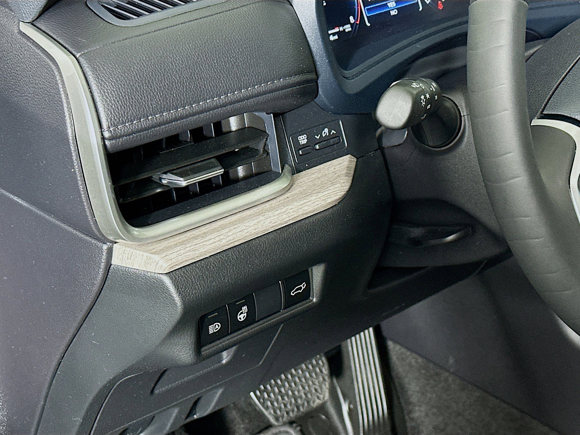 Used 2025 Toyota Grand Highlander FWD image 17