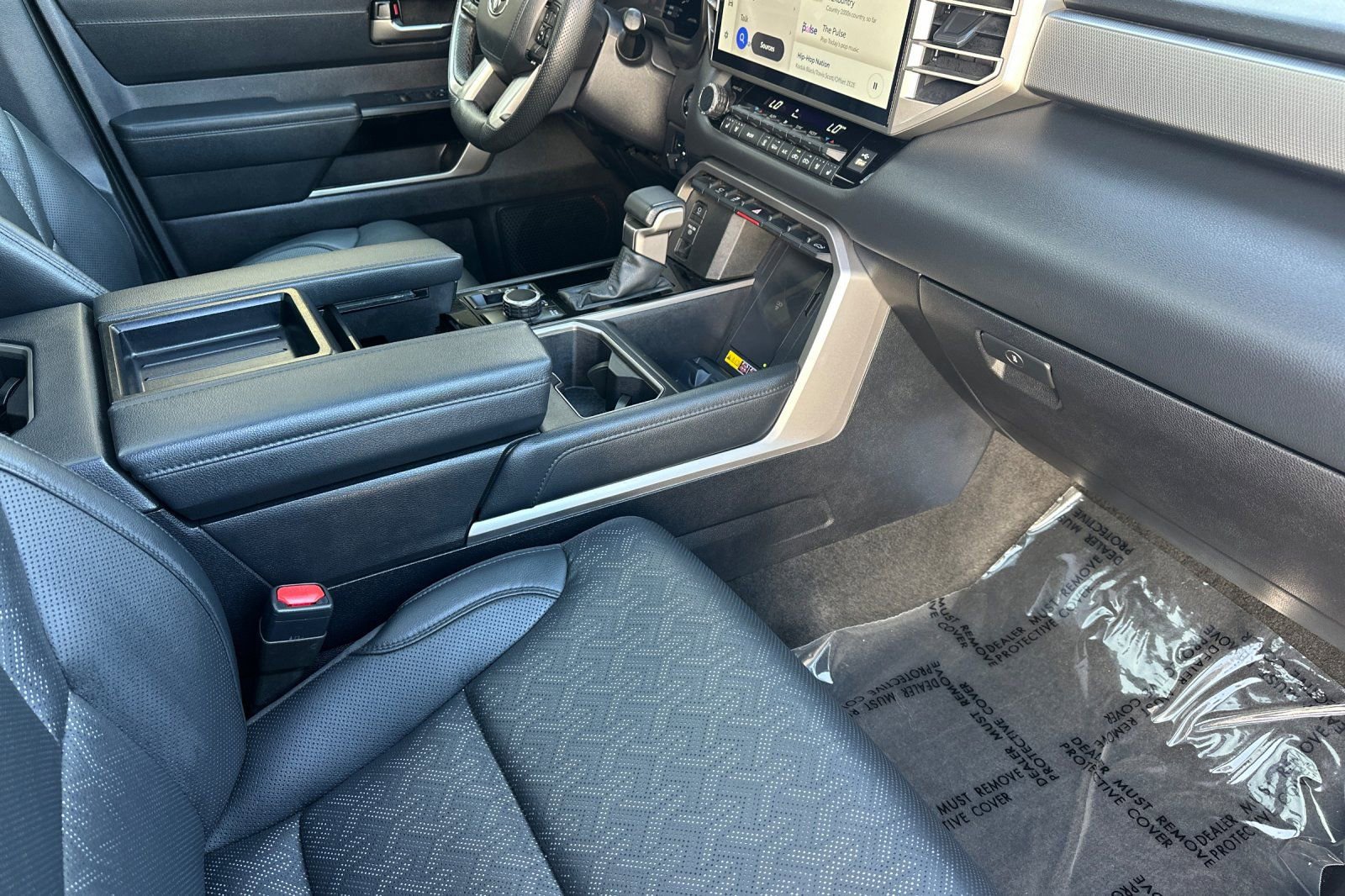 Used 2025 Toyota Tundra Limited AWD/4WD image 16