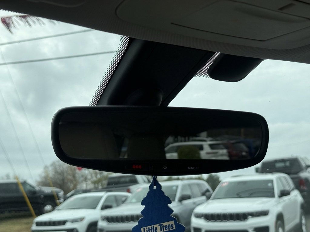 Used 2018 Chrysler Pacifica Limited image 27