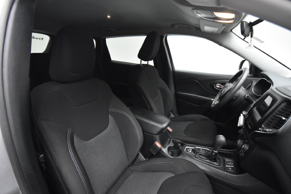 Used 2020 Jeep Cherokee Latitude FWD image 14