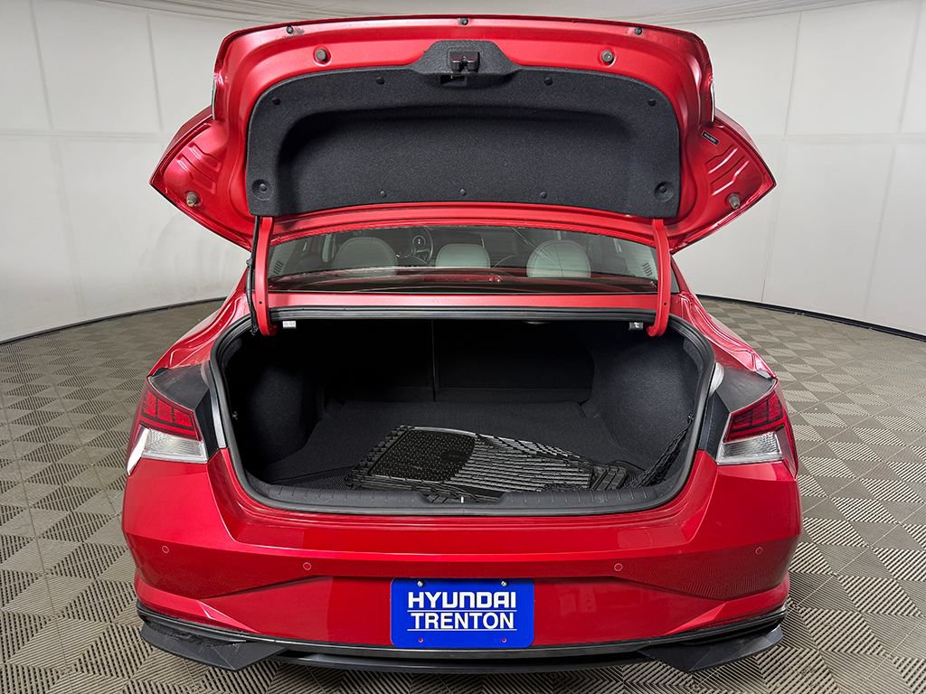 Used 2023 Hyundai Elantra Limited w/ Cargo Package FWD image 17