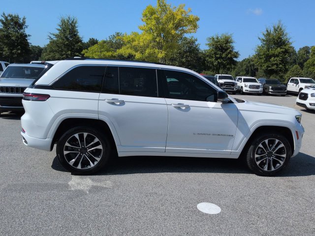 Certified 2022 Jeep Grand Cherokee Overland AWD/4WD image 3