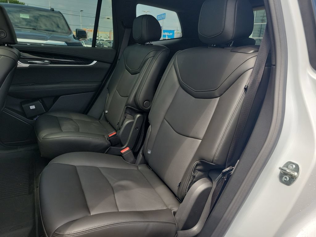 Used 2025 Cadillac XT6 Premium Luxury w/ Technology Package AWD/4WD image 12