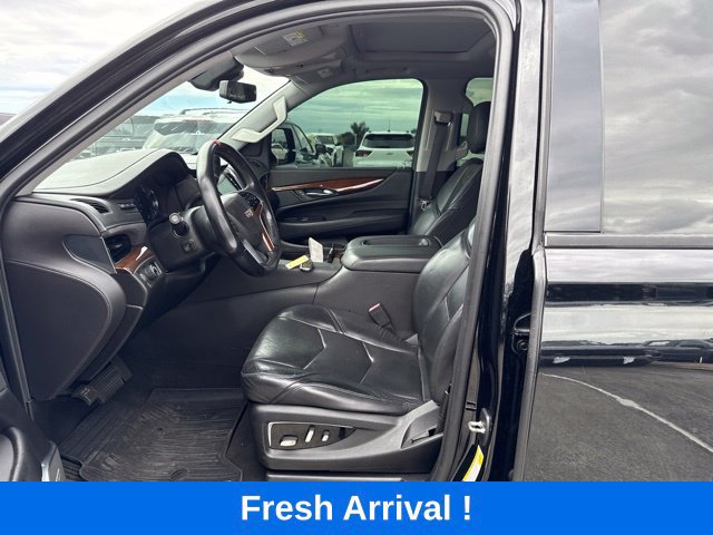 Used 2019 Cadillac Escalade ESV Luxury RWD image 2
