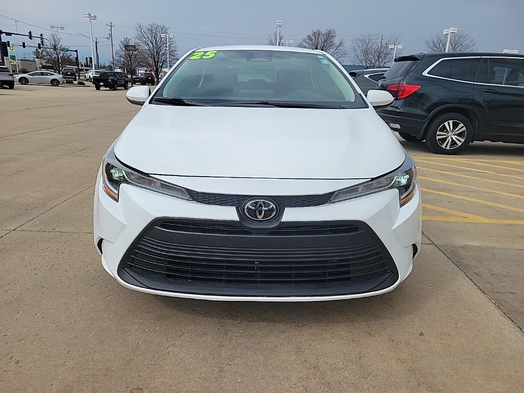 Used 2025 Toyota Corolla LE image 3