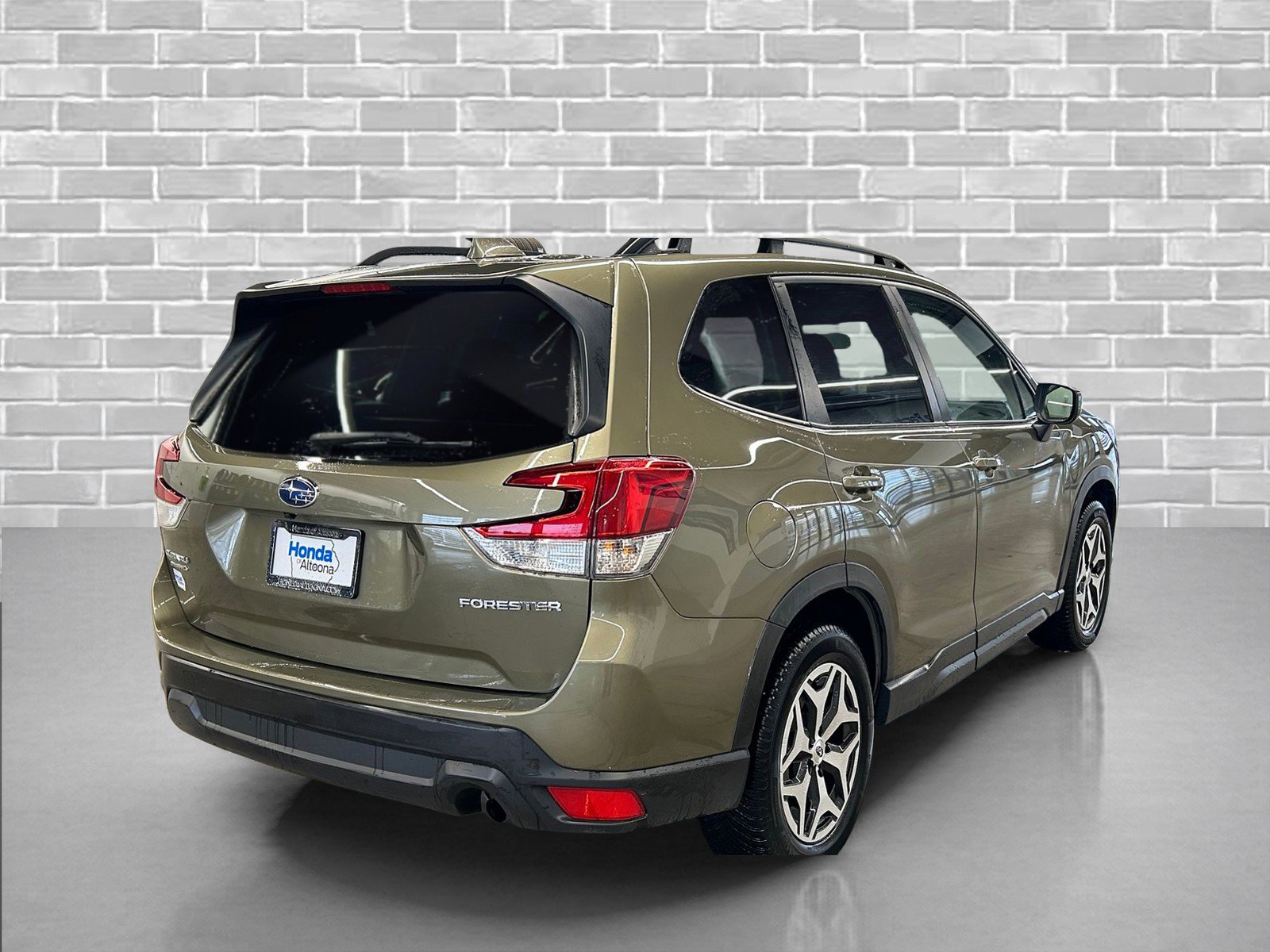 Used 2023 Subaru Forester Premium image 5