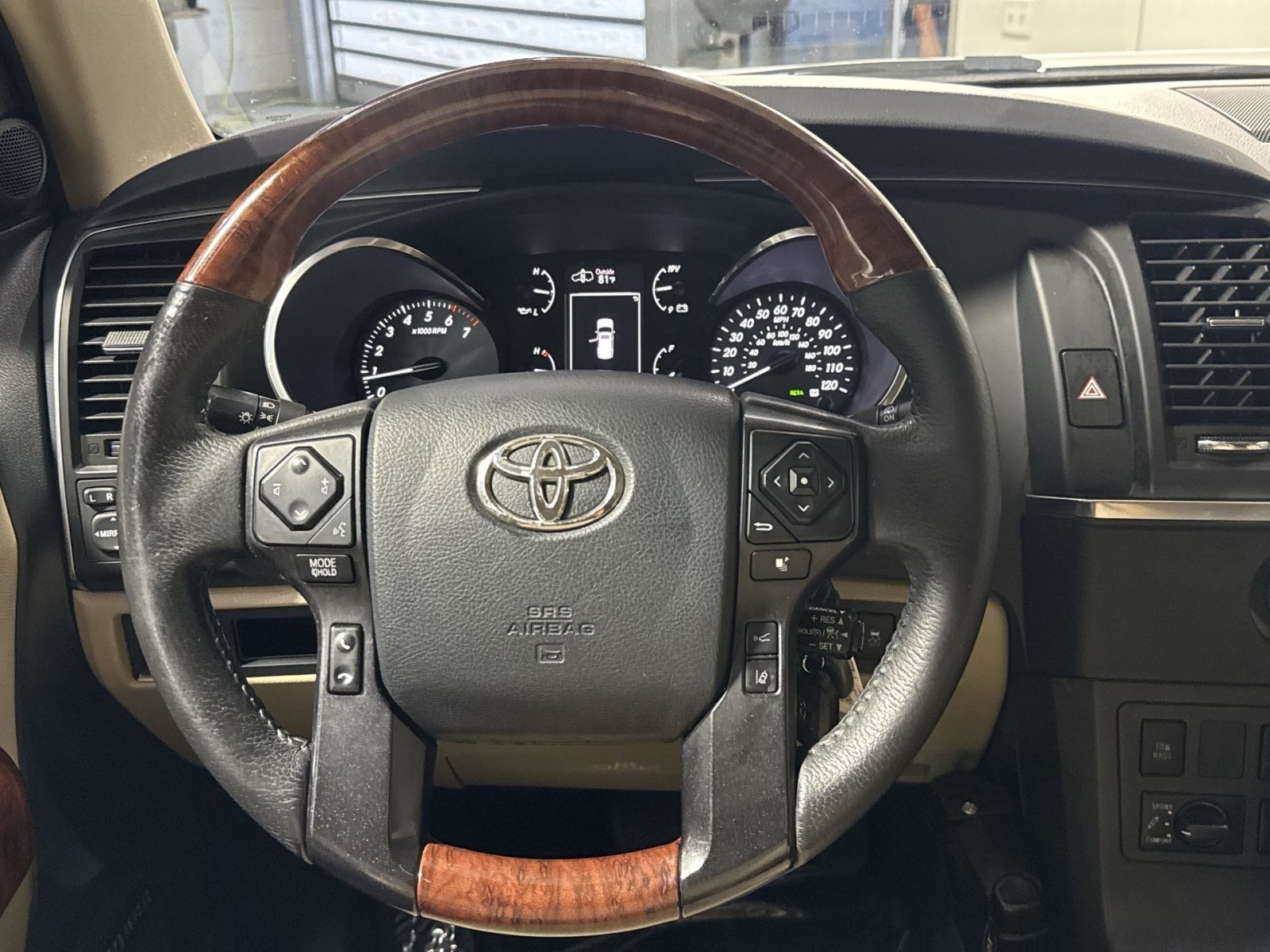 Used 2018 Toyota Sequoia Platinum RWD image 25