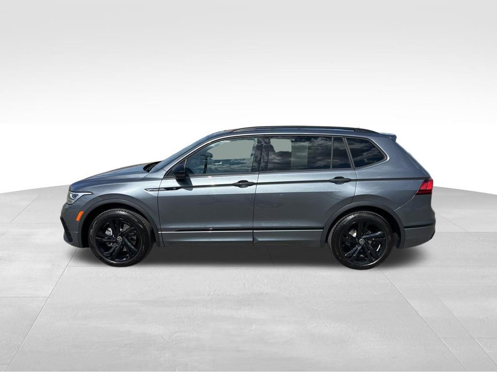 Certified 2024 Volkswagen Tiguan SE R-Line FWD image 4