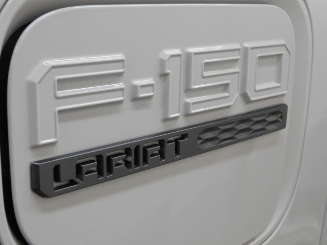 Used 2023 Ford F150 Lightning Lariat image 9