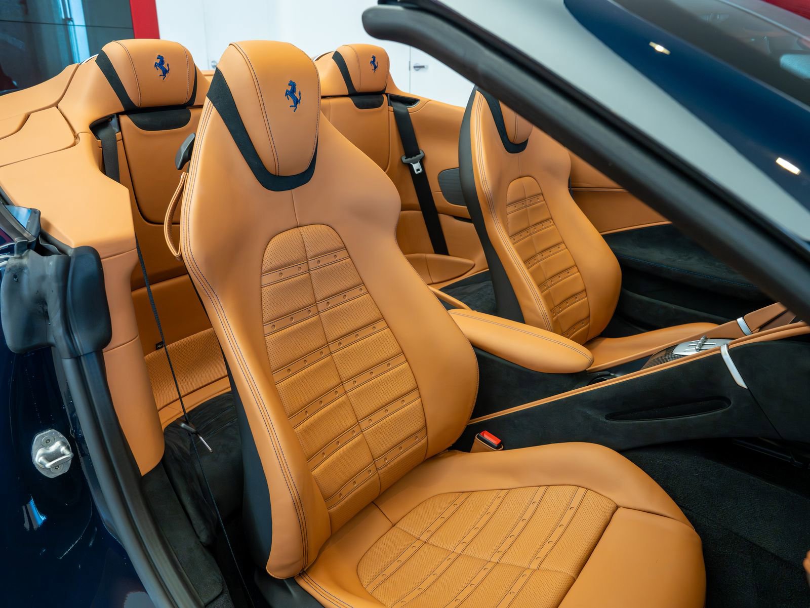 Used 2025 Ferrari Roma Spider RWD image 21