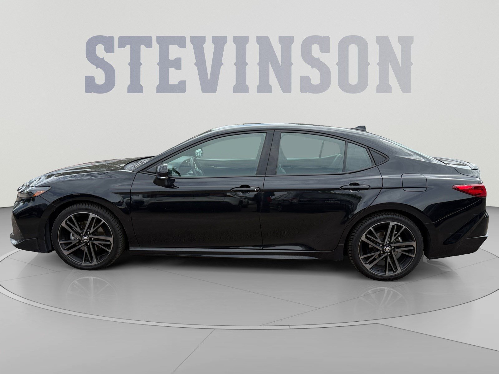 Used 2025 Toyota Camry XSE FWD image 2