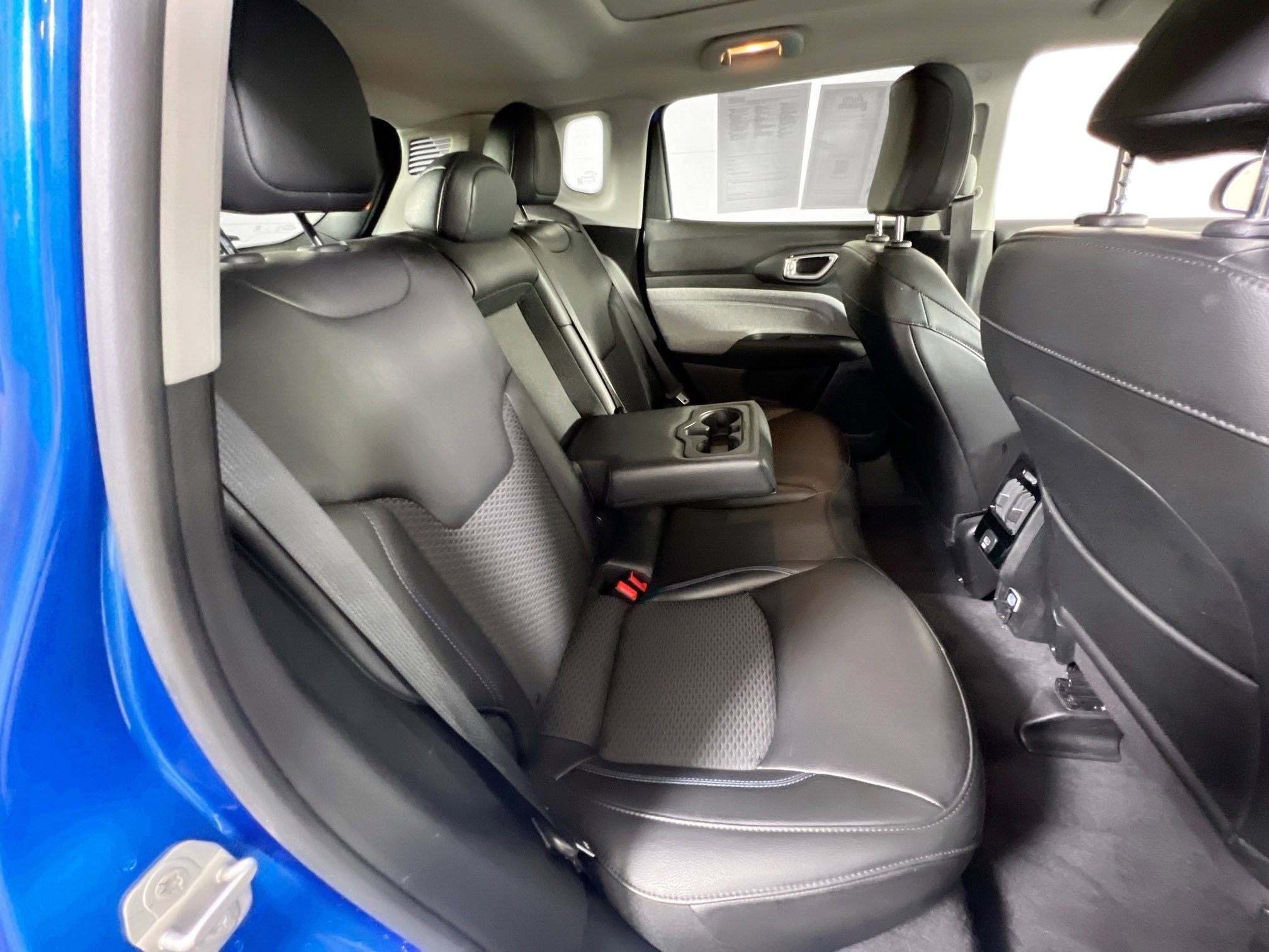 Used 2022 Jeep Compass Latitude w/ Sun and Sound Group AWD/4WD image 26