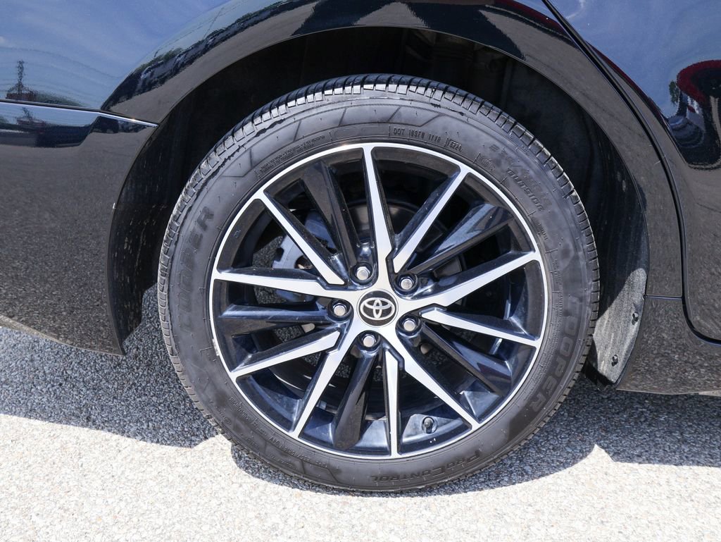Used 2021 Toyota Camry SE w/ Cold Weather Package FWD image 31