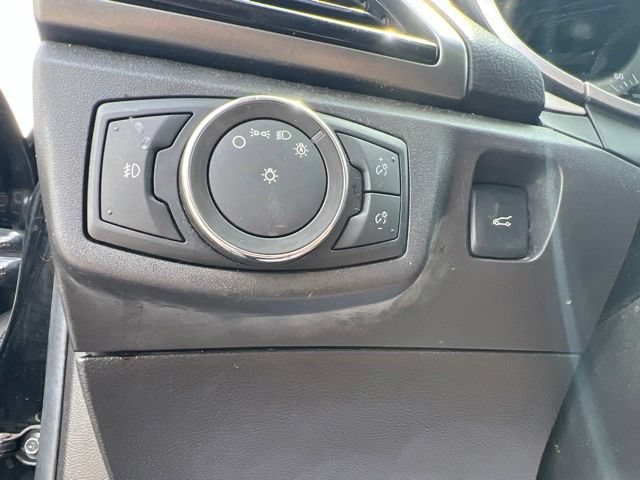 Used 2016 Ford Fusion SE FWD image 10