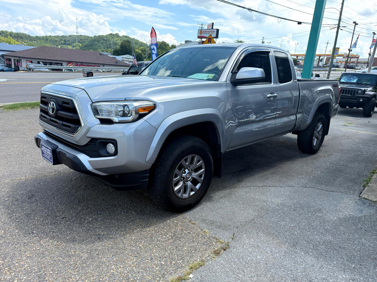 Used 2017 Toyota Tacoma SR5 image 7