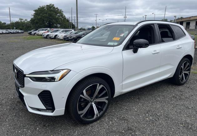 Used 2024 Volvo XC60 B5 Ultimate w/ Protection Package Premier AWD/4WD image 3